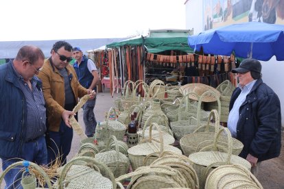 Hay exposiciones de productos artesanales en Tarambana.