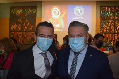 El presidente del Colegio de Dentistas, Indalecio Garrido, y el concejal de Cultura del Ayuntamiento de Almería, Diego Cruz.