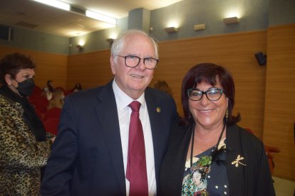 Emilio Gómez lama, expresidente del Colegio de Veterinarios, y María del Mar García, presidenta del Colegio de Enfermería.
