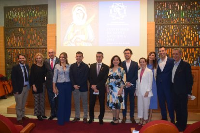 La junta directiva del Colegio Oficial de Dentistas con su presidente al frente, Indalecio Garrido.