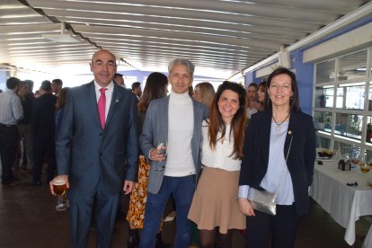 Bernardino Velázquez, Nacho Sola, Diana Monteagud y María del Carmen Vic durante el cóctel en el Catamarán.