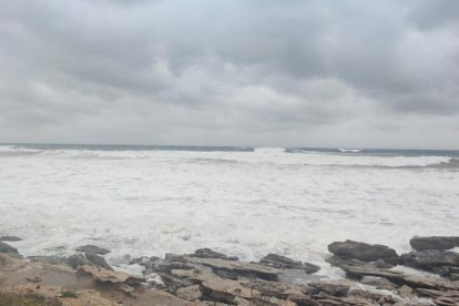 El paisaje de las playas cambia por completo con el temporal