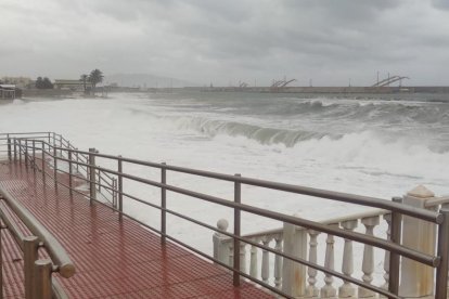 Garrucha se queda sin playa por los riesgos costeros