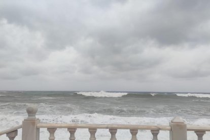 El paisaje de las playas cambia por completo con el temporal