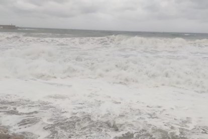 El mar se traga la playa en Garrucha