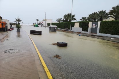 Algunas zonas de Vera Playa totalmente inundadas por el temporal