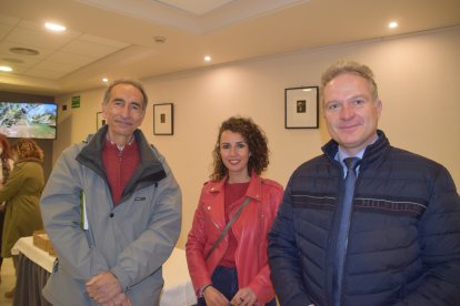 Pedro Aguilera y Diego Valera de la Universidad de Almería con Elvira Marín de AlVelAl.