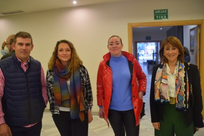 José Andrés Martínez, productor de miel, Marina López, Clara Egea y Catalina Casanova de AlVelAl.