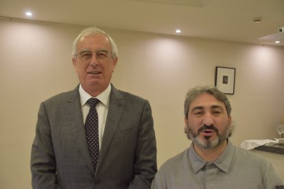 El presidente de Asempal, José Cano, con el chef Tony García.