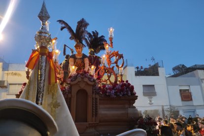 Los sones del Carmen, tras el Cristo de la Paz