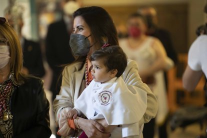 La devoción por la Semana Santa, y en este caso por la Santa Cena, no entiende de edades.