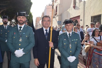 El pavilero Antonio Martínez López, con sus hijos el cabo primero, Manuel y Alejandro.
