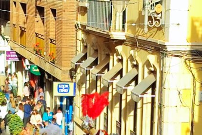 Jesús de la Misericordia al paso por Diputación, a la salida de Carrera Oficial.