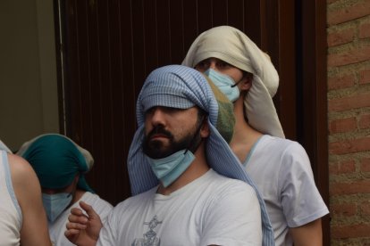 El periodista Alvaro Hernández, de costalero del paso de la Virgen de Los Ángeles.