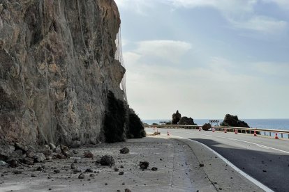 Desprendimientos en la carretera de El Cañarete, que une la capital con Aguadulce.