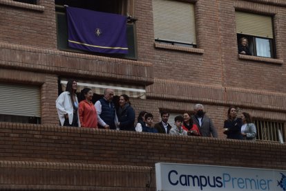 Las terrazas de las inmediaciones también fueron lugar privilegiado para presenciar el desfile.