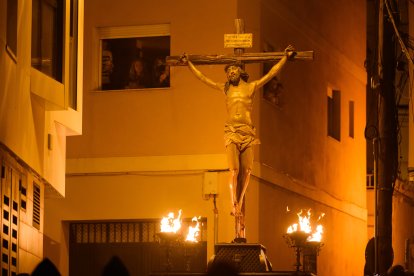 Vía-Crucis Penitencial de Silencio del Santo Cristo de Perdón en la noche del Martes Santo en Almería.