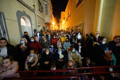Vía-Crucis Penitencial de Silencio del Santo Cristo de Perdón en la noche del Martes Santo en Almería.