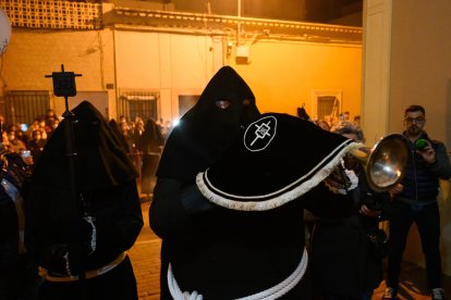Vía-Crucis Penitencial de Silencio del Santo Cristo de Perdón en la noche del Martes Santo en Almería.