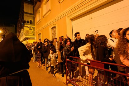 Vía-Crucis Penitencial de Silencio del Santo Cristo de Perdón en la noche del Martes Santo en Almería.