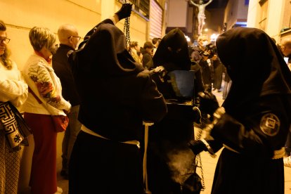 Vía-Crucis Penitencial de Silencio del Santo Cristo de Perdón en la noche del Martes Santo en Almería.