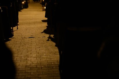 Vía-Crucis Penitencial de Silencio del Santo Cristo de Perdón en la noche del Martes Santo en Almería.