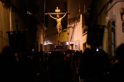 Vía-Crucis Penitencial de Silencio del Santo Cristo de Perdón en la noche del Martes Santo en Almería.
