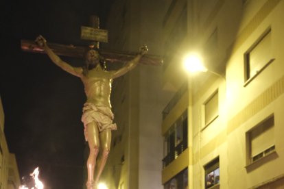 Vía-Crucis Penitencial de Silencio del Santo Cristo de Perdón en la noche del Martes Santo en Almería.