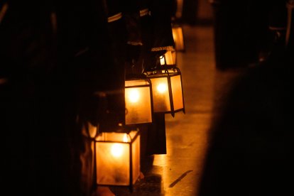 Vía-Crucis Penitencial de Silencio del Santo Cristo de Perdón en la noche del Martes Santo en Almería.