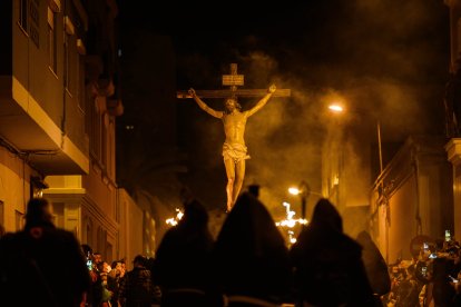 Vía-Crucis Penitencial de Silencio del Santo Cristo de Perdón en la noche del Martes Santo en Almería.