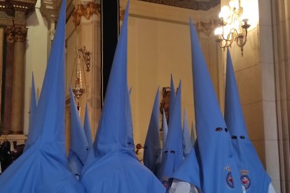 Capirotes azules antes de la salida.