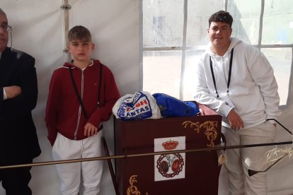 Antonio Montesinos con el equipo de apoyo.