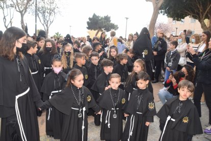 Los niños de la guardería a la salida de la Iglesia de San Roque.