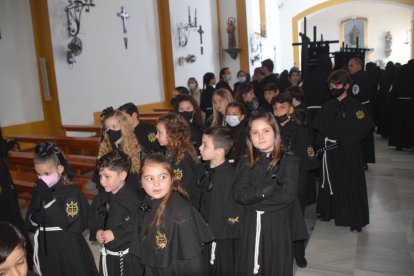 Los más pequeños en el interior de la Iglesia de San Roque.