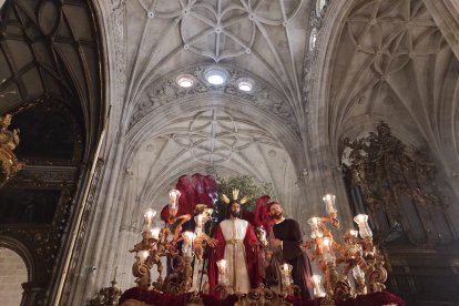 El paso del Prendimiento, antes de salir.