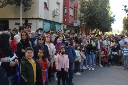 Mucha gente en las aceras y en salidas y entradas: esto último sucedía menos en años anteriores.