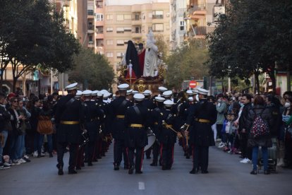 La banda de Exfiliana acompañando al paso de Misterio de Coronación por Altamira.