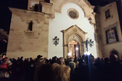 El Cristo del Escucha, ante la Virgen del Mar.