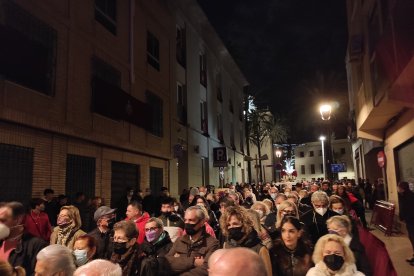 El Cristo del Escucha bajó de la plaza de la Catedral por la calle Eduardo Pérez. 