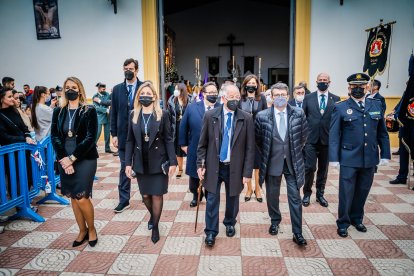 Autoridades en la procesión.