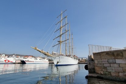 Primera vez que este barco de la naviera sueca Star Clippers hace escala en el Puerto de Almería.