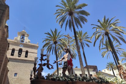 El Señor de la Vida, ante la Catedral de Almería.