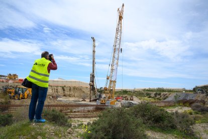Captando imágenes de las obras.