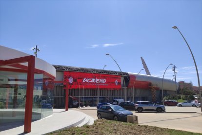 La fachada de la Tribuna este lunes.