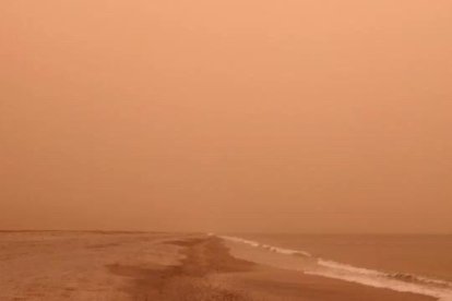 Cabo de Gata, con filtro sepia por la Calima. FOTO: @cabogatamemata