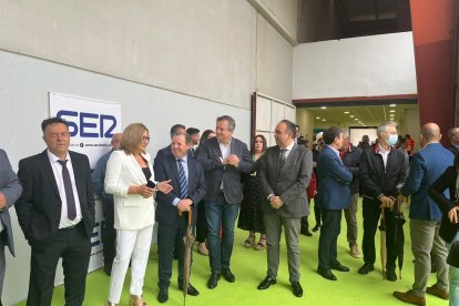 Las autoridades, conociendo los stands de ExpoLevante Níjar.