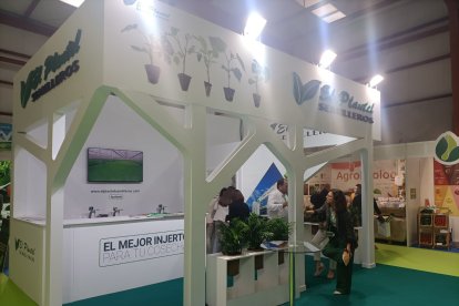 Los stands salpicaban el Centro de Exposiciones y Congresos de Campohermoso.