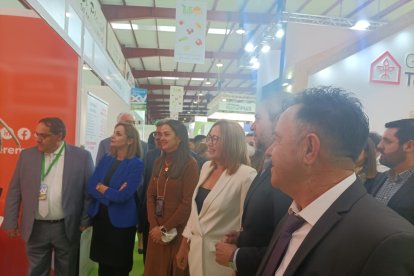 Ruta de las autoridades por los stands de ExpoLevante