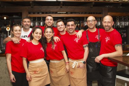 Equipo de La Bodega del Jamón en las Fiestas de San Marcos de El Ejido 2022.