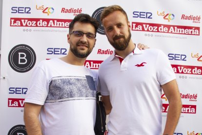 Amigos celebrando la pre-despedida de soltero en La Bodega del Jamón.
